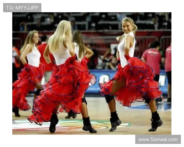 上海男篮赛场啦啦队活力舞蹈社媒视角引爆篮球热情运动氛围青春力量